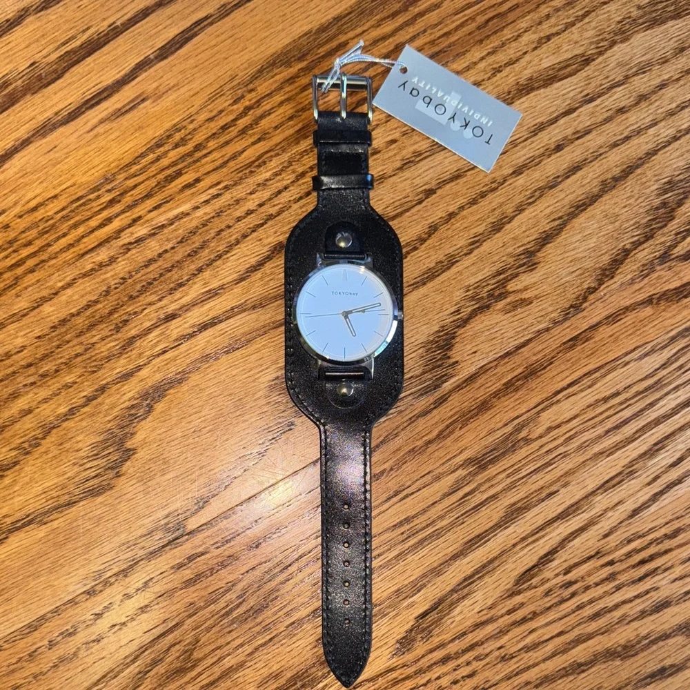 TOKYObay ✅SALE $18✅ Black and Silver Watch